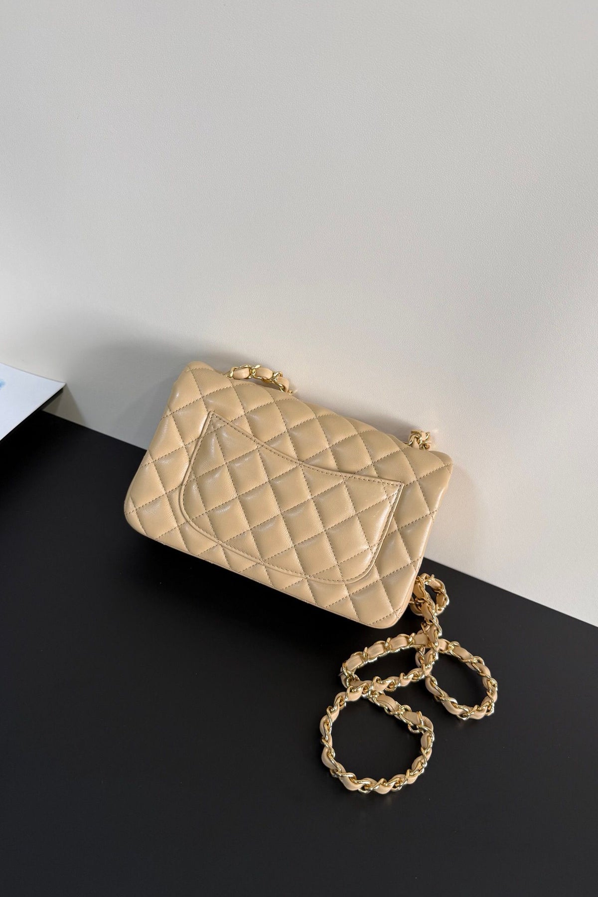 Upgraded version (full leather inside and outside) CF 20cm lambskin. Exclusive good product on the market. Please see the pictures for leather details and workmanship. It is perfect. Welcome to compare. 116 apricot gold buckle.