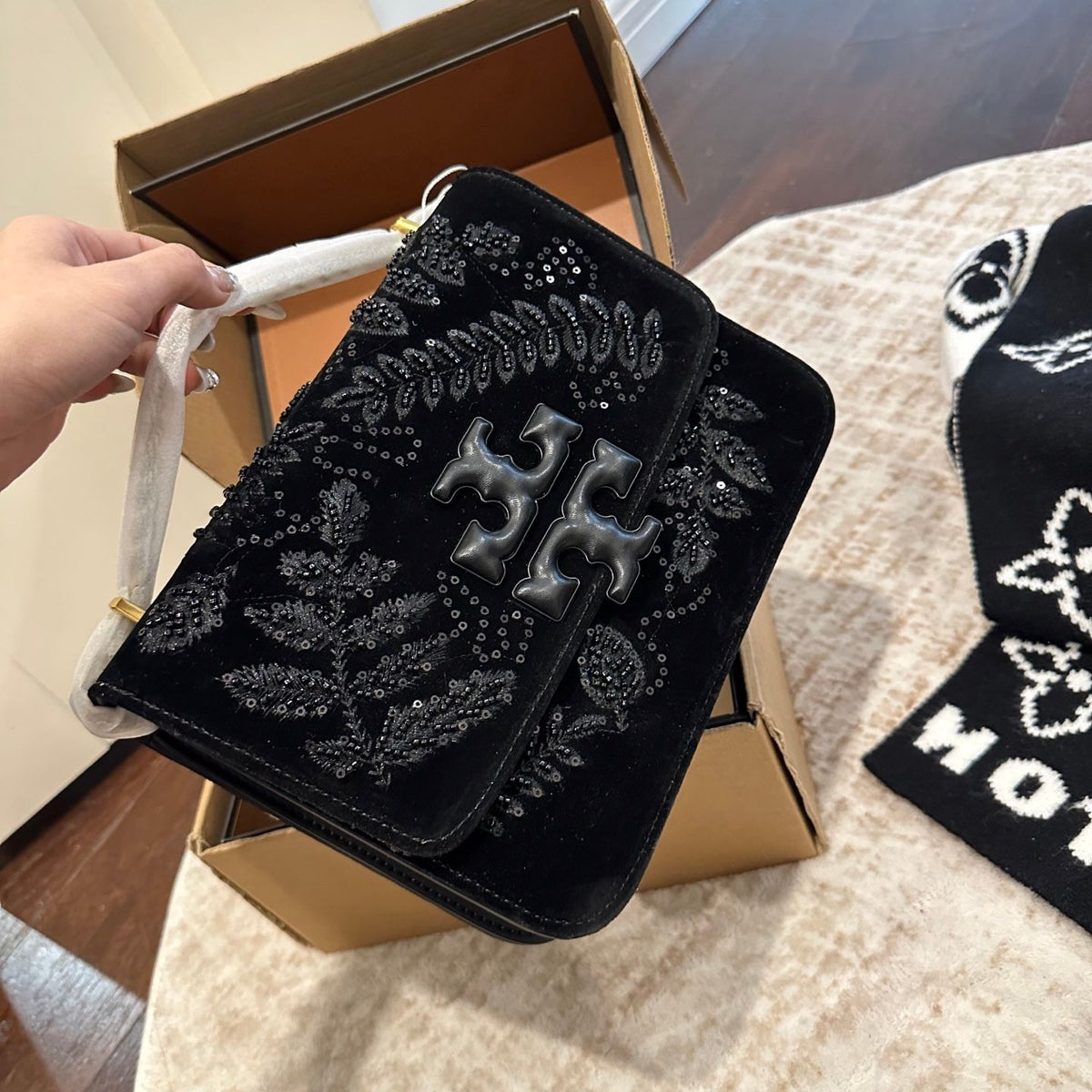 /360.00 Folding Gift Box Packaging Size 18cm/23cm