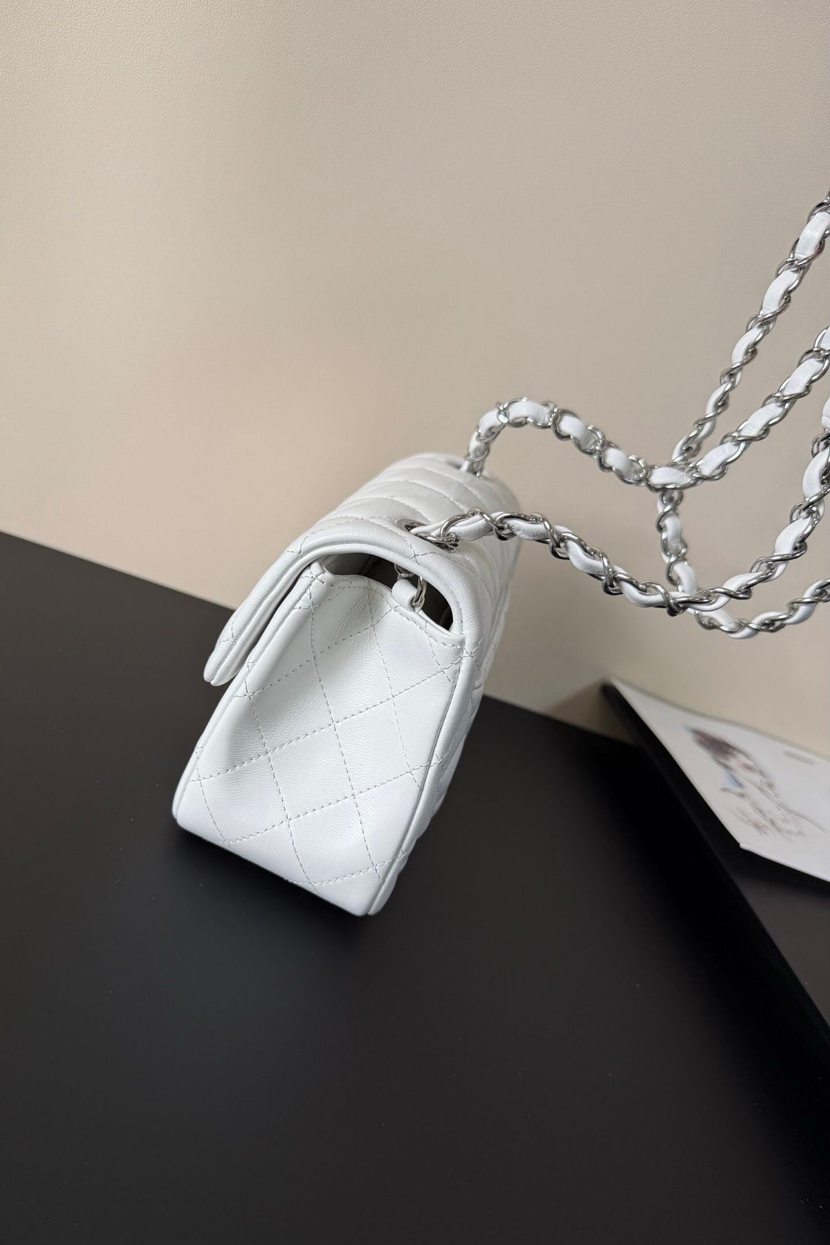 White silver buckle Classic Flap classic Cf square fat return is exquisite and durable, a timeless style that can be matched with anything