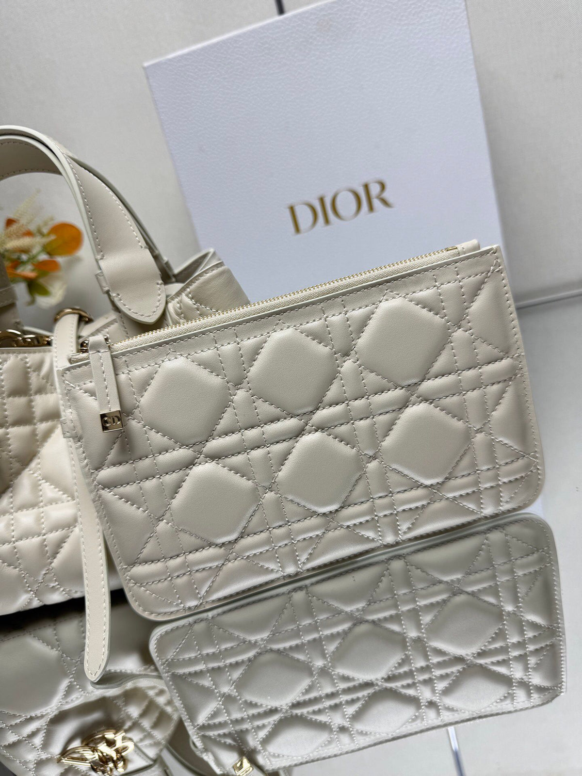 New Color TOUJOURS Handbag [New Color Chalk White Small]
