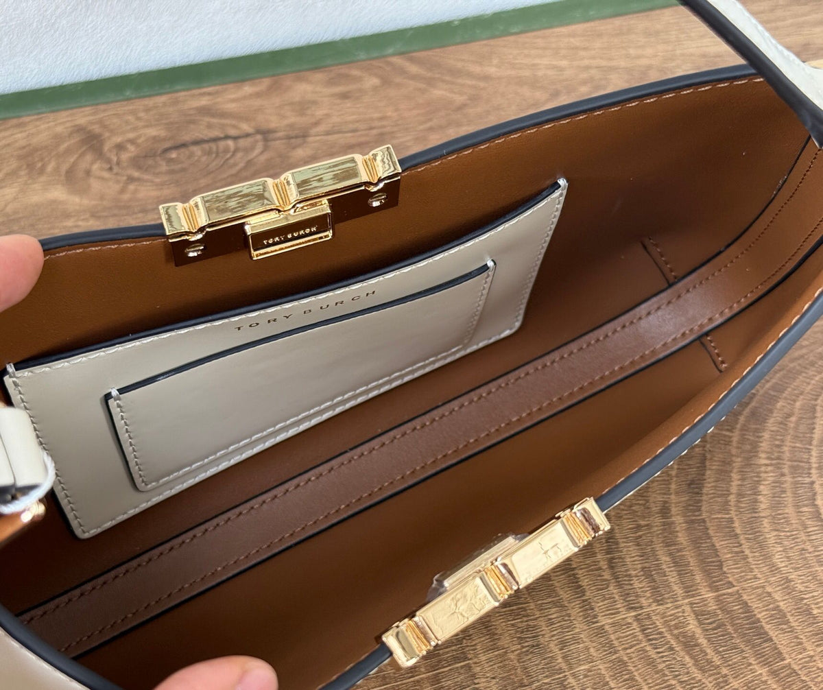 TORY BURCH ELEANOR SLIM SHOULDER BAG New armpit bag Rocket bag has ultra-thin size, upper back is not cumbersome, and it can hold necessities. It is suitable for different occasions. Pure steel hardware magnetic tape opening and closing design. The first