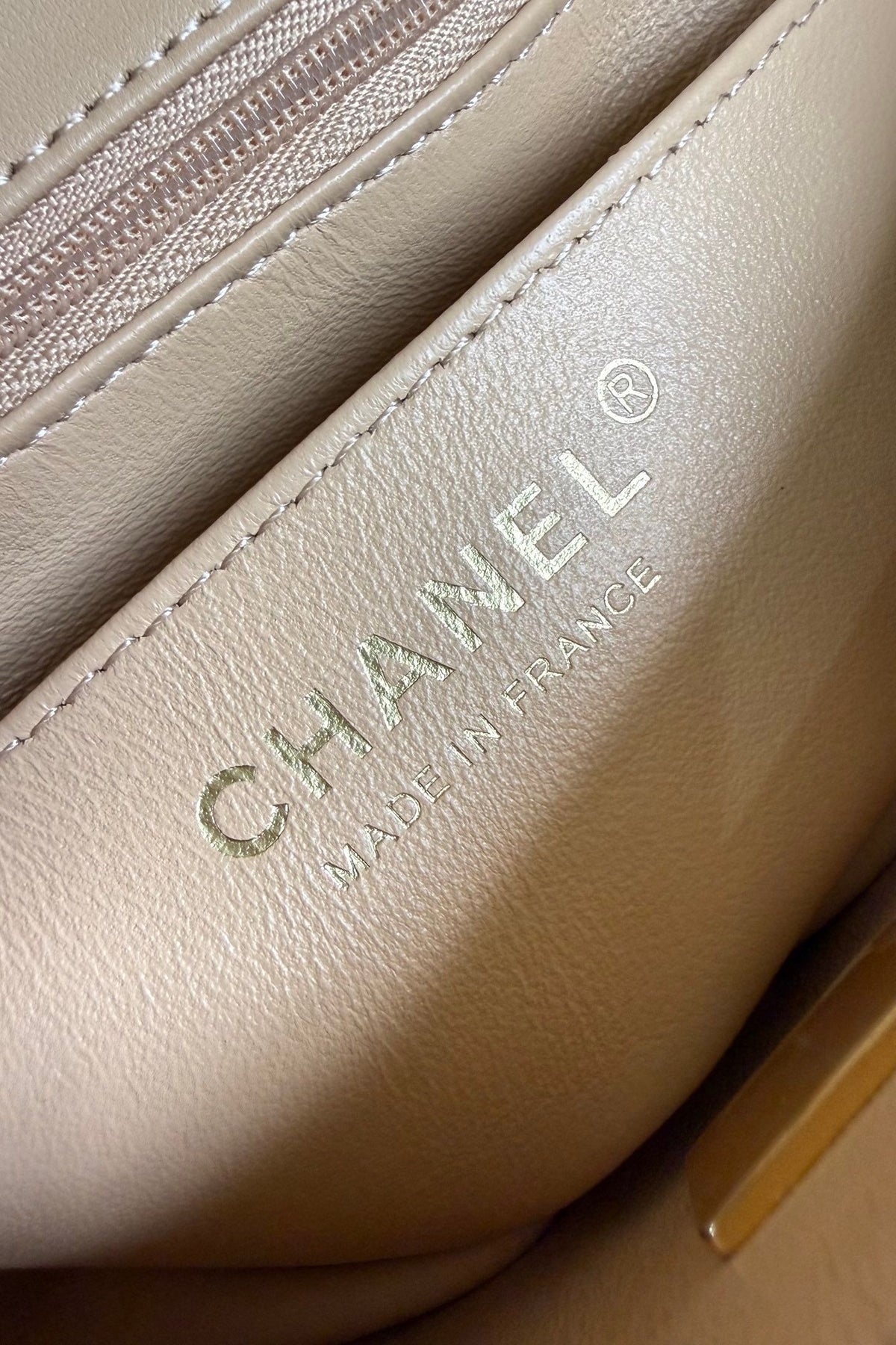Upgraded version (full leather inside and outside) CF 20cm lambskin. Exclusive good product on the market. Please see the pictures for leather details and workmanship. It is perfect. Welcome to compare. 116 apricot gold buckle.