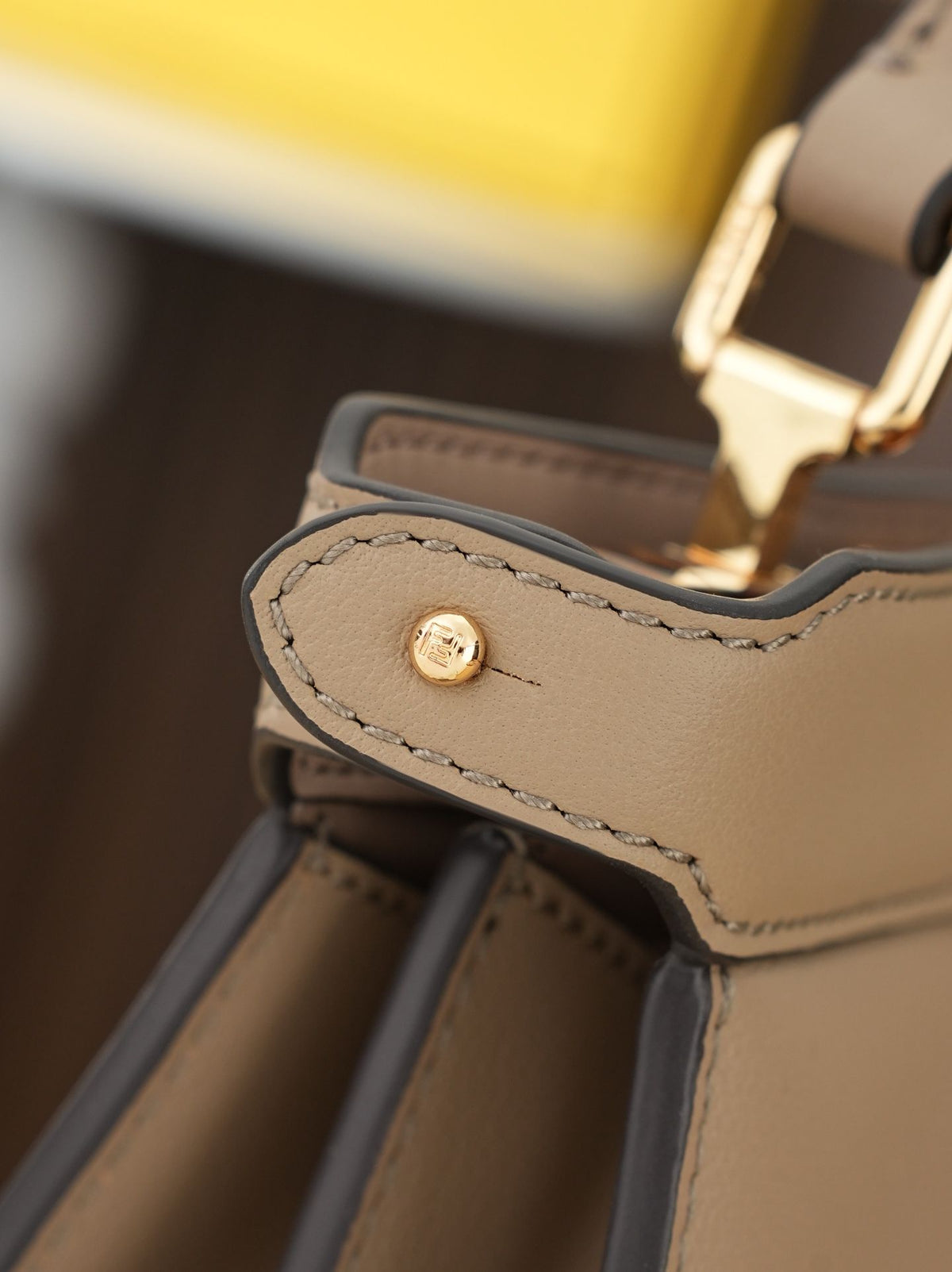 Model 8005 small size 201115cm FE ND1 peekaboo I see u handbag, brand new peekaboo I see u just to see your different side, new design continues the classic peekaboo trapezoidal contour and square twist lock design, with organ style design added to the