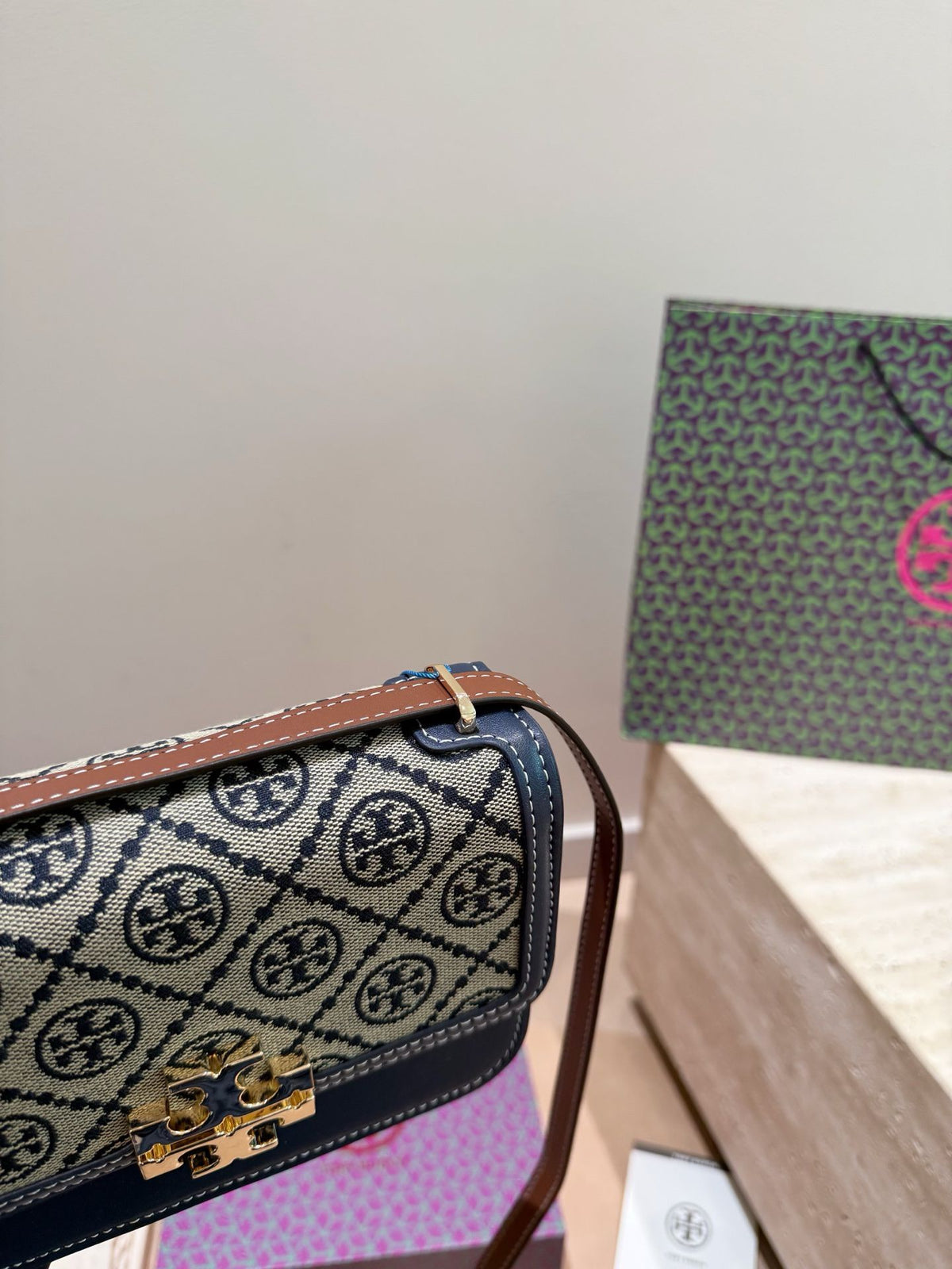 Folding Box Tory Burch Eleanor Series Small Gold Brick Underarm Bag