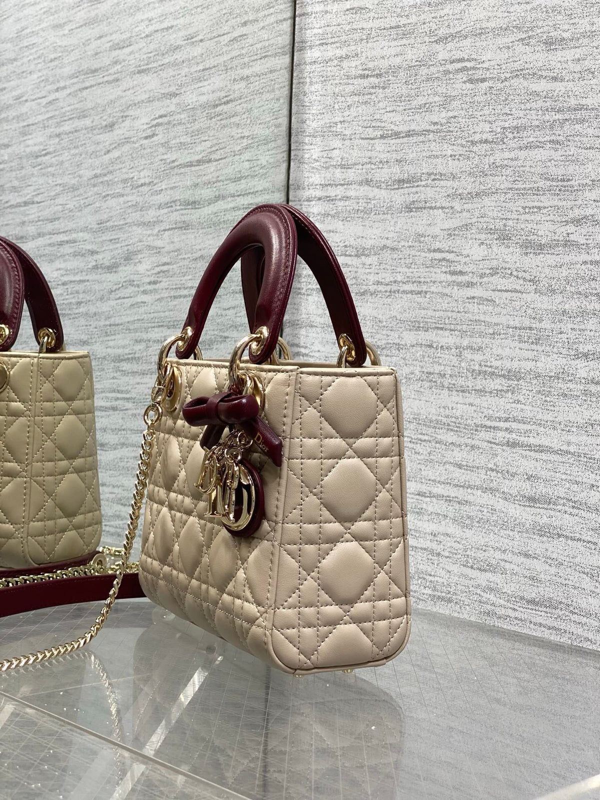 Classic Lady's latest bow-tie Princess Diana bag. A must-have three-compartment bag for everyone. Charming, elegant and full of aura. It is also full of femininity when carried cross-body. Classic fashion style. This beautiful bag is available on Instagra