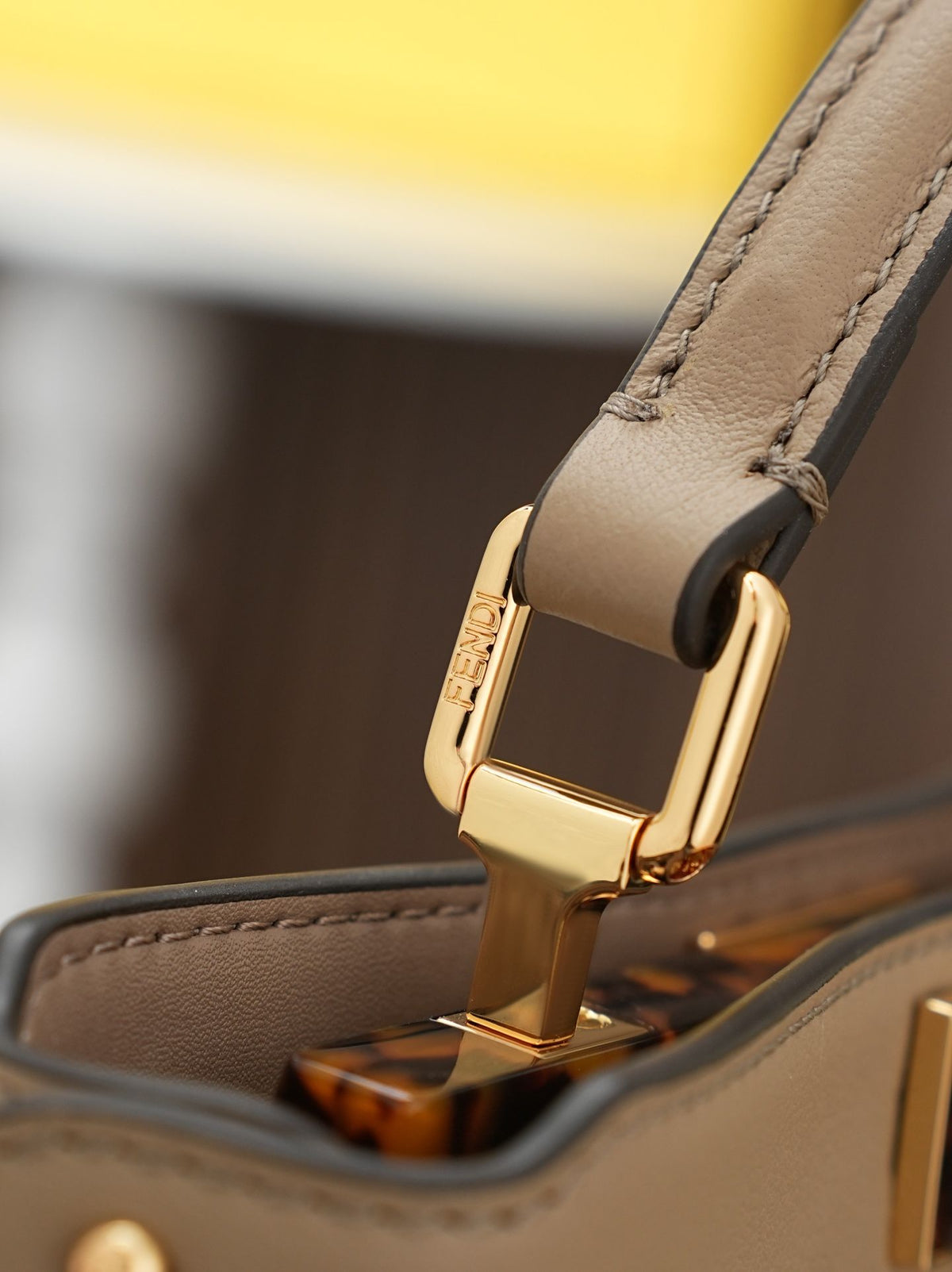 Model 8005 small size 201115cm FE ND1 peekaboo I see u handbag, brand new peekaboo I see u just to see your different side, new design continues the classic peekaboo trapezoidal contour and square twist lock design, with organ style design added to the