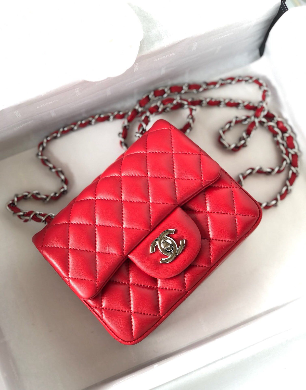 Fang Fatzi Mini 17cm CF has a very feminine elegance and inherits classics. It is listed as the historical sales champion and is an indispensable piece in every pink fan’s wardrobe. 17cm650 Sheepskin