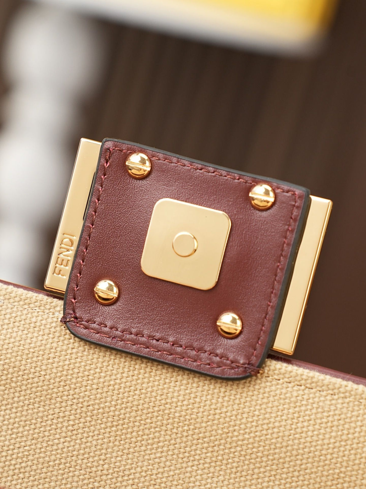 Model 6004, small size 20cm, FENDI's popular classic Baguette, crafted from high-quality canvas with advanced techniques. The entire bag features double FF three-dimensional embroidery, boasting an unparalleled texture. It comes with a detachable shoulder