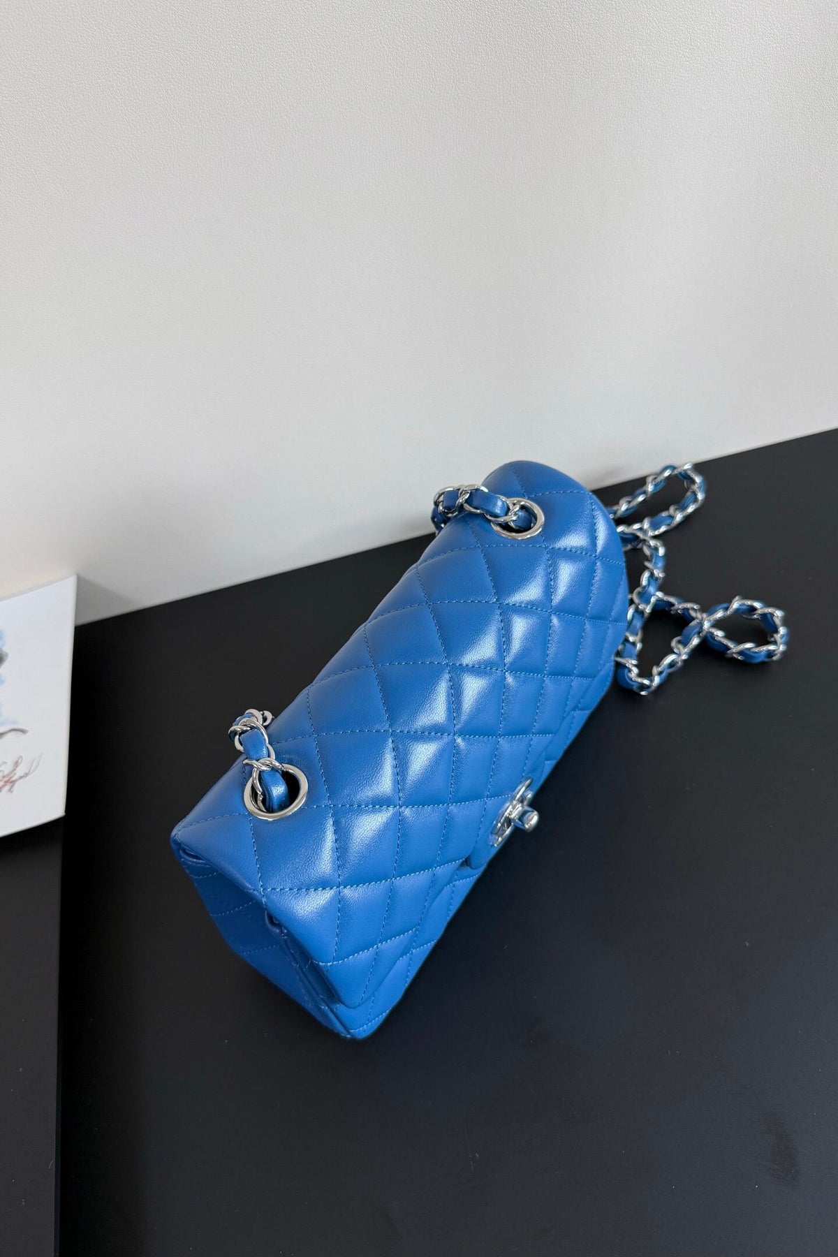Upgraded version (full leather inside and outside) CF 20cm lambskin. Exclusive product on the market. Please see the pictures for leather details and workmanship. It is perfect. Welcome to compare. 116 electro-optical blue silver buckle.