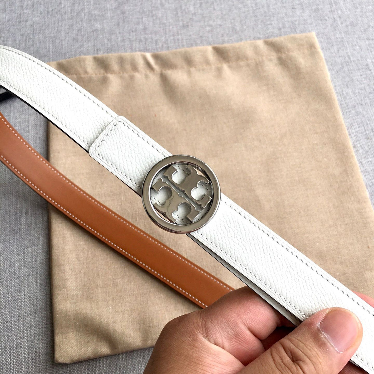 Tory Burch women's models are on sale and popular. Thank you for customer feedback. Real photos. Top quality products. See details. Available in 2.5CM. Available in all sizes
