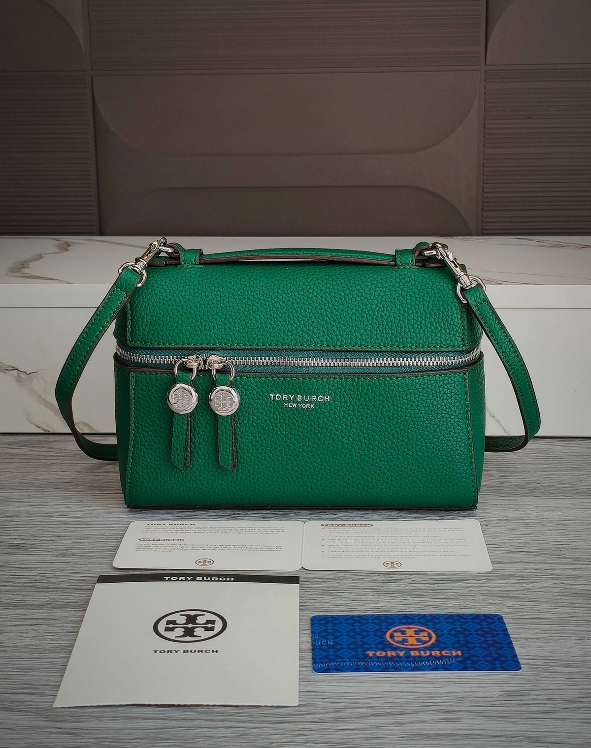TB new Tory Burch lychee patterned cowhide box bag, cowhide makeup bag, single shoulder, single shoulder, crossbody, or handbag is both suitable