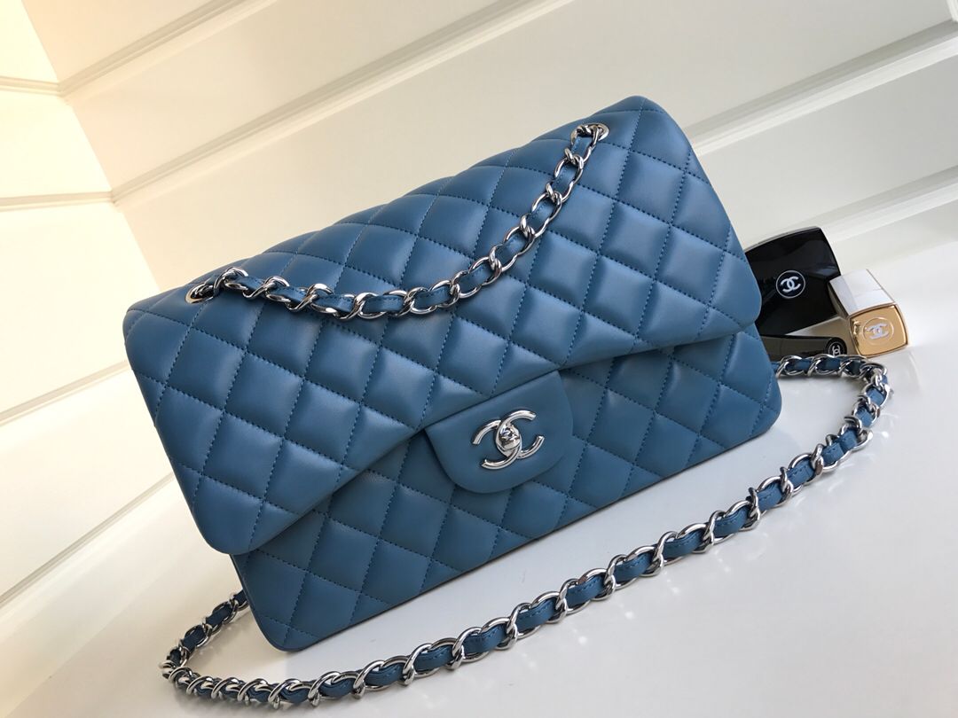 Upgraded version A1113 is too beautiful to have friends CF Classic diamond series Original lambskin small buckle version Professionally customized heavyweight hardware shoulder straps Handmade wiring Matching with same color lining Exquisite hot stamping