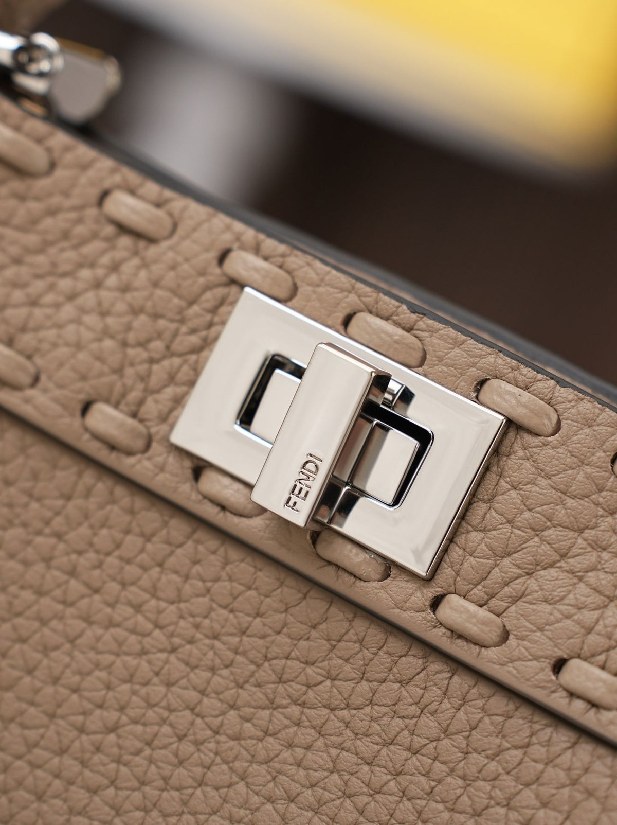 Model 15009 Pigeon Grey Size 20cm Details Pigeon Grey Hand sewn Peekaboo ISeeU Medium Handbag Litchi Pattern Calfskin Material with Classic Twisted Lock Soft Nappa Leather Lining on Both Sides Separated by Hard Dividers with Buckle Internal Pocket and