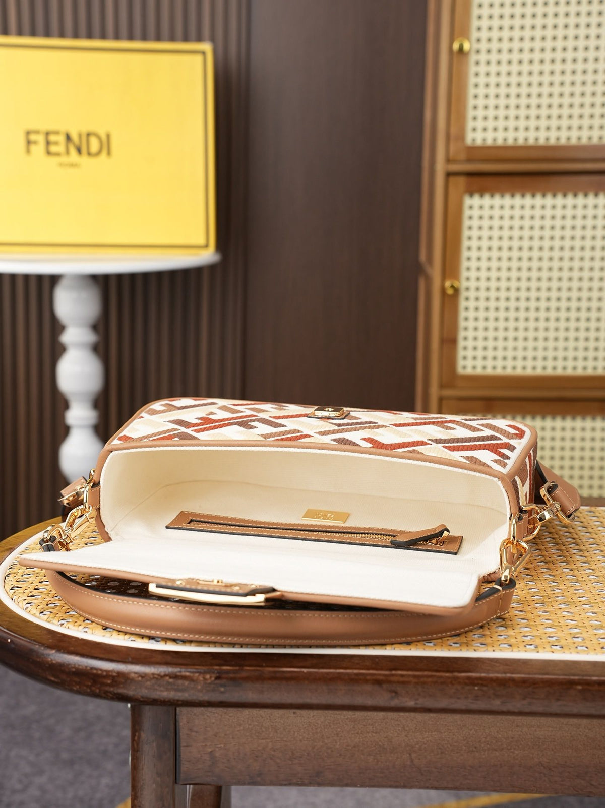 Model 6005, size 266.5 x 13.5 cm