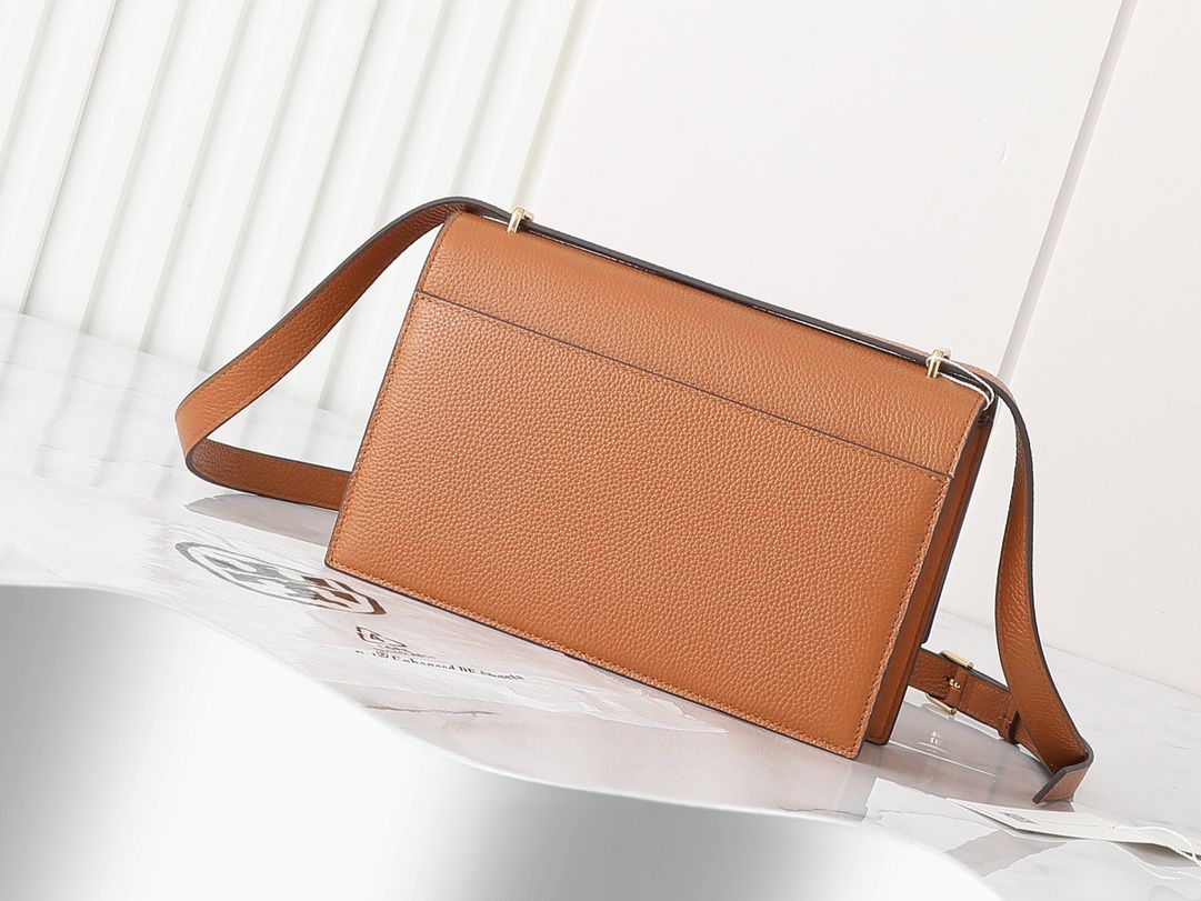 Original order quality, new product attention to details guarantee genuine leather TORY BURCH, Tang Libaiqi's new Miller organ bag! Crafted with lychee patterned cowhide and adorned with iconic shiny gold double tlogo, the adjustable length leather should