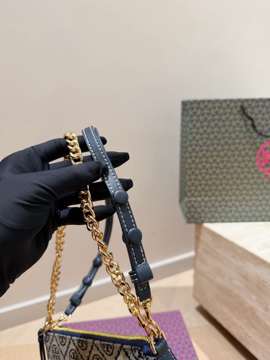Tory Burch/Tory Burch Mahjong Bun is of moderate size Original order, custom made with origin label, imported fabric, super good texture and feel, durable and shiny hardware, non fading, single shoulder crossbody bag, fashionable and versatile, everything
