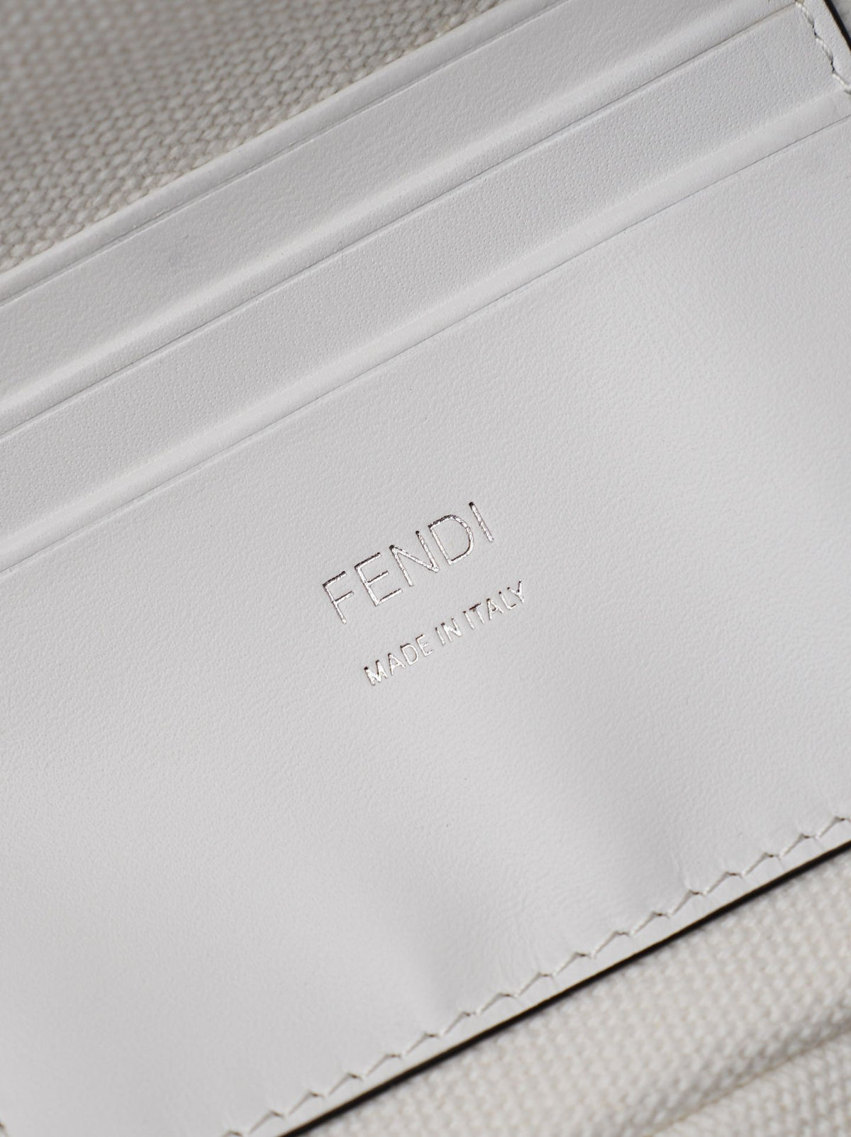 Model 6004, small size 20cm, FENDI's popular classic Baguette, crafted from high-quality canvas with advanced techniques. The entire bag features double FF three-dimensional embroidery, boasting an unparalleled texture. It comes with a detachable shoulder