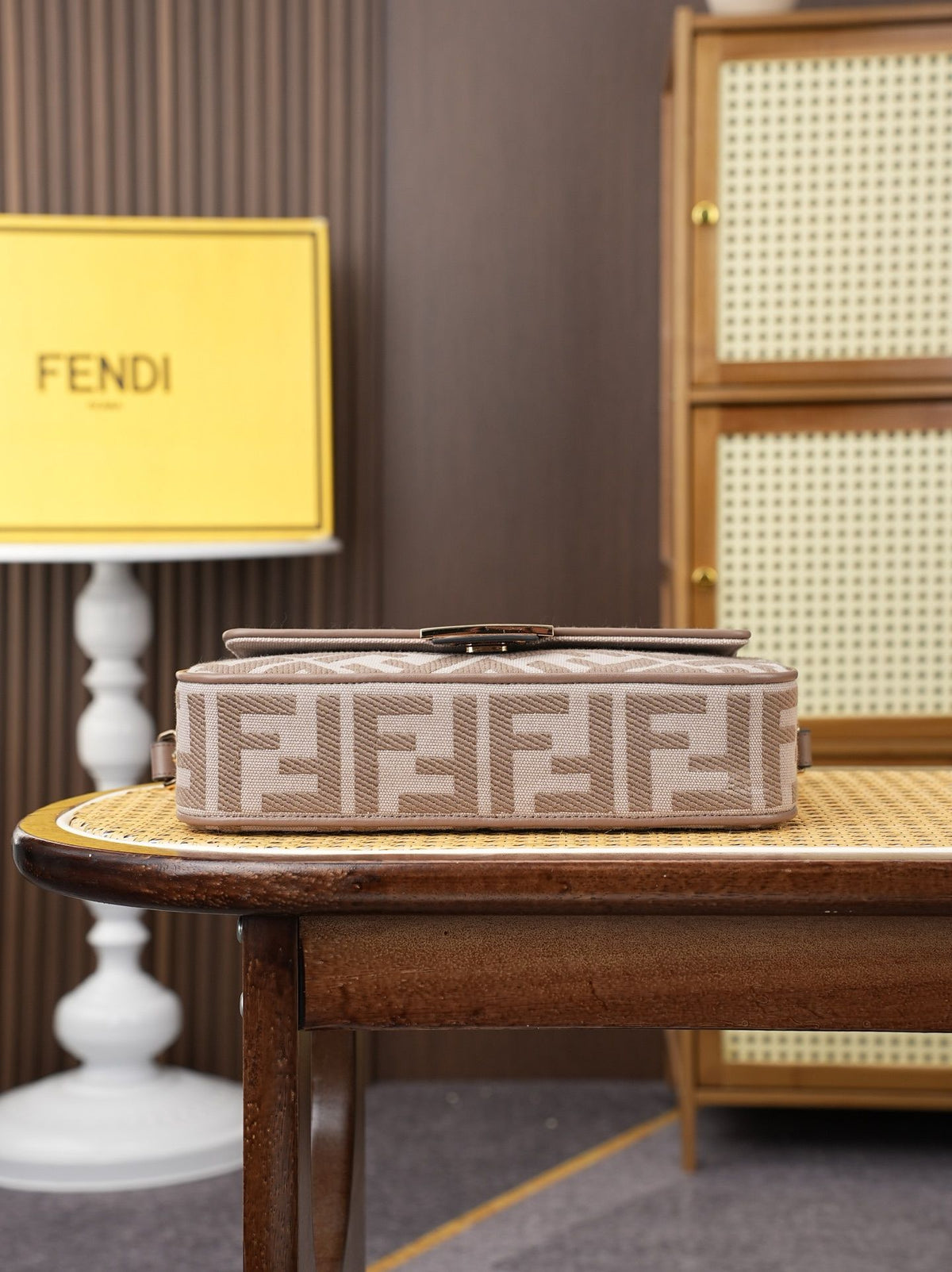 Model 6005, size 266.5 x 13.5 cm