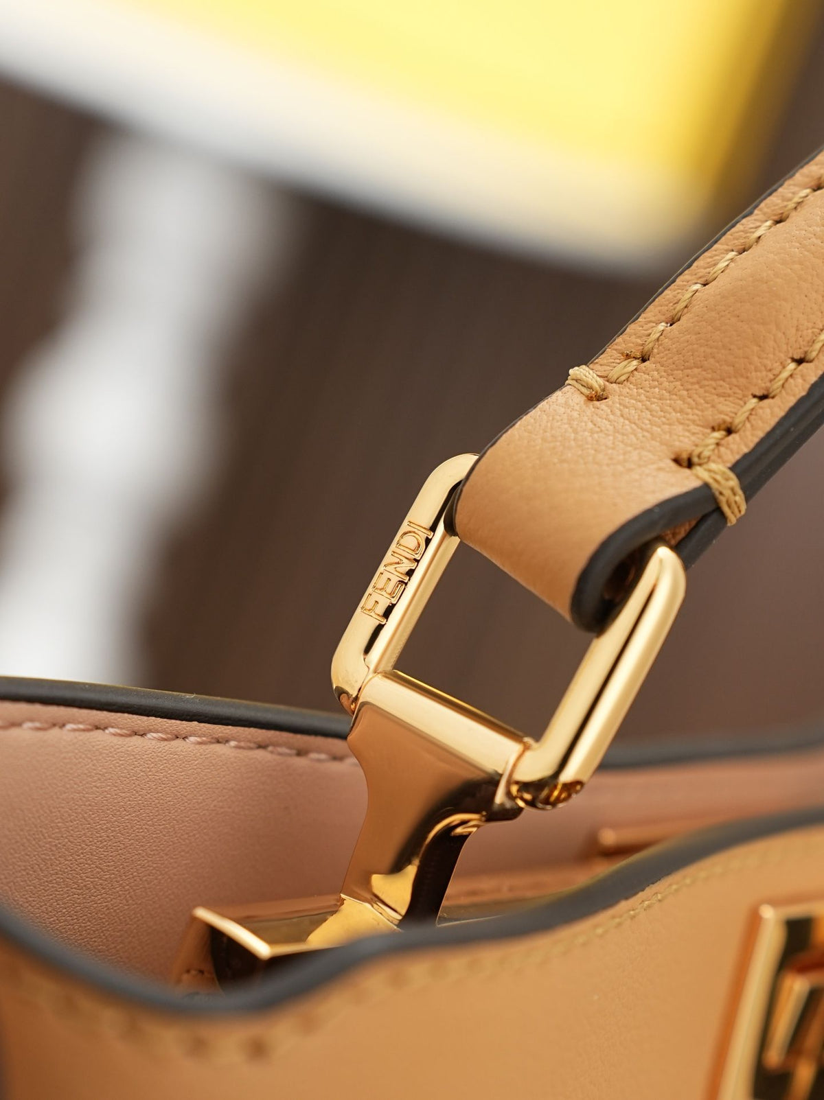 Model 8005, small size, 20x11x15cm, FE ND1 "peekaboo I see u" handbag. The brand-new "peekaboo I see u" is designed to showcase your unique side. The new style continues the classic trapezoidal contour and square twist lock design of the original "peekabo