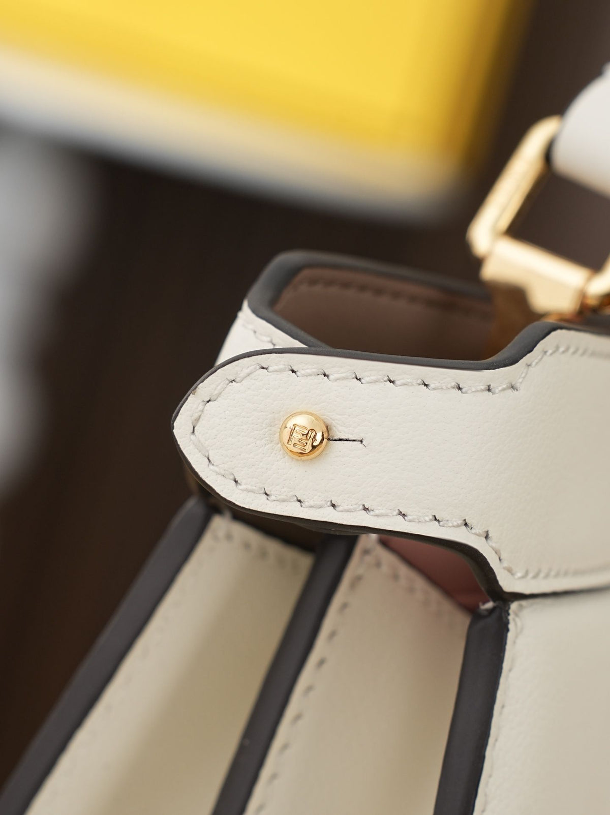 Model 8005, small size 20*11*15cm, FE ND1 "peekaboo I see u" handbag. Brand new "peekaboo I see u" is designed to showcase your unique side. The new style continues the classic trapezoidal silhouette and square twist lock design of the original "peekaboo"