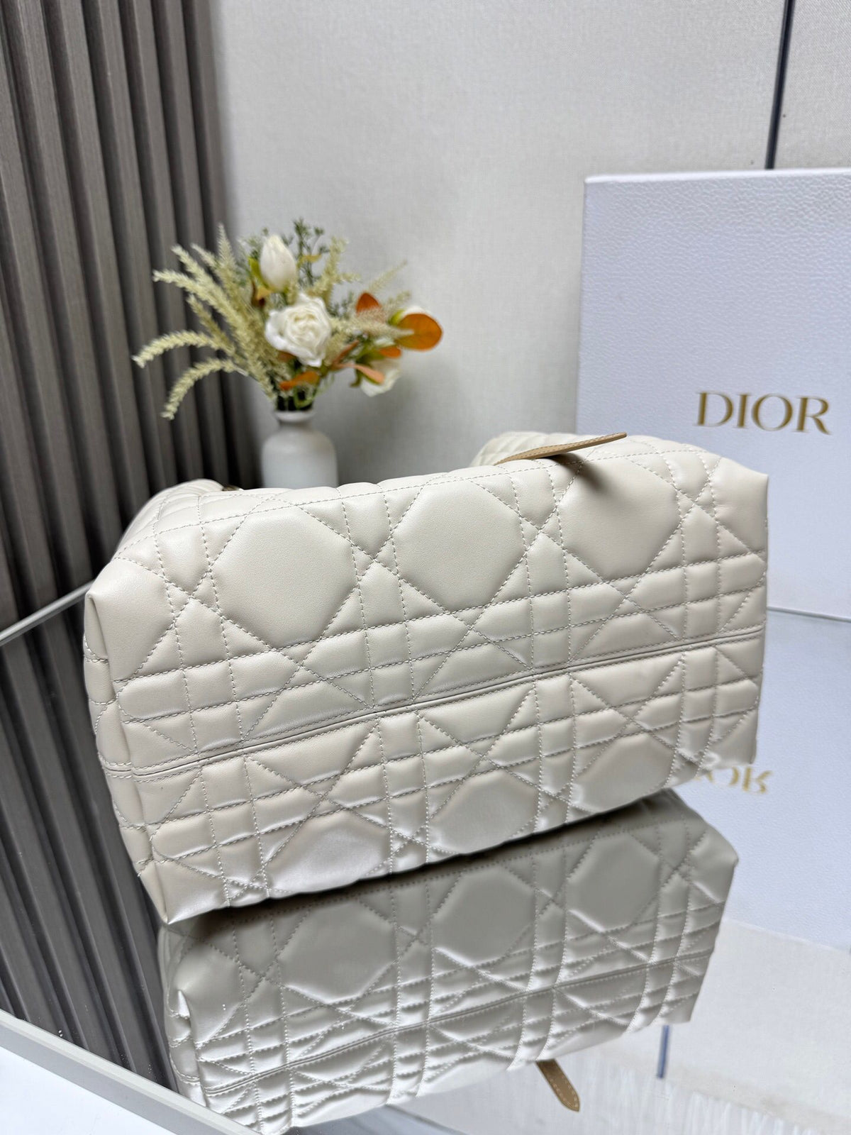 Toujours handbag [chalk white with camel leather medium]