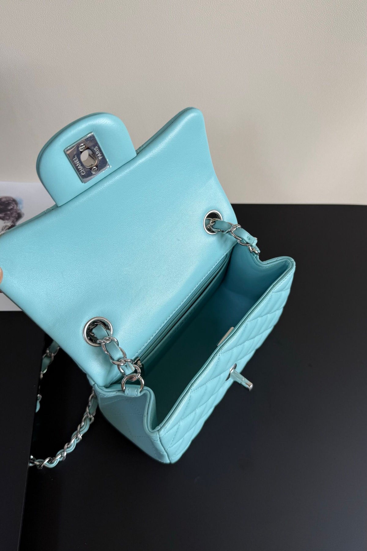 Tiffany Blue Silver Buckle Classic Flap Ten Thousand Years Classic Cf Square Fatty Return is exquisite and durable. A timeless style that can be matched with anything.