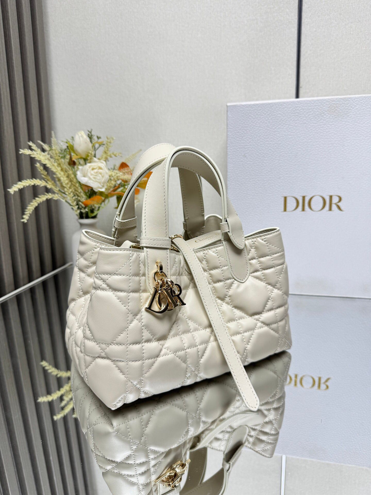 New Color TOUJOURS Handbag [New Color Chalk White Small]