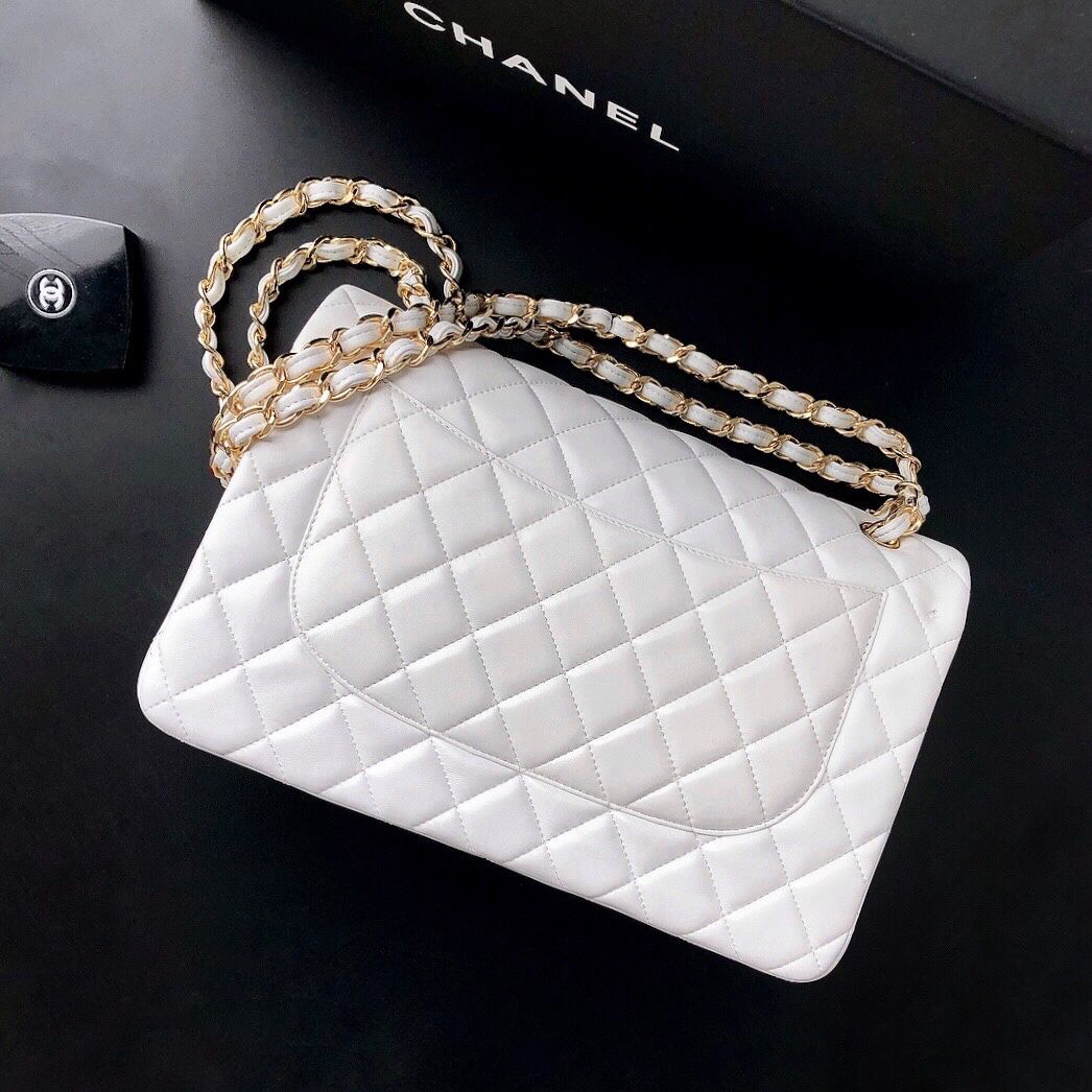 The latest upgraded version A1113, so beautiful that no one has friends CF, classic rhombus series, original lambskin small buckle version, professionally customized heavyweight hardware shoulder straps, hand-made wiring, lined leather, exquisite hot