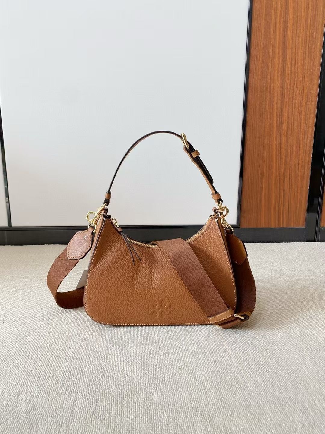 Brown capacity, large lychee grain cowhide, delicate and high-end