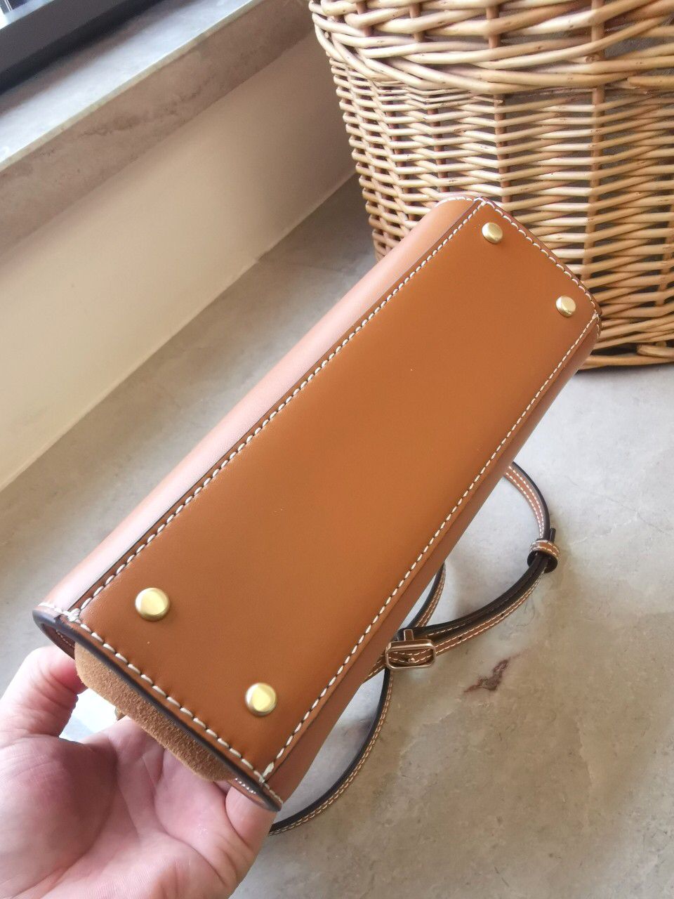 Number 995 Meide La Color Small TORY BURCH Tang Li Bai Qi New Eleanor Leather Handbag Adorned with Exquisite Suede Leather Edges, Neat and Bold Body, Iconic Double T Logo Three Dimensional Dazzling Exquisite Craftsmanship Available with Handle or Detachab