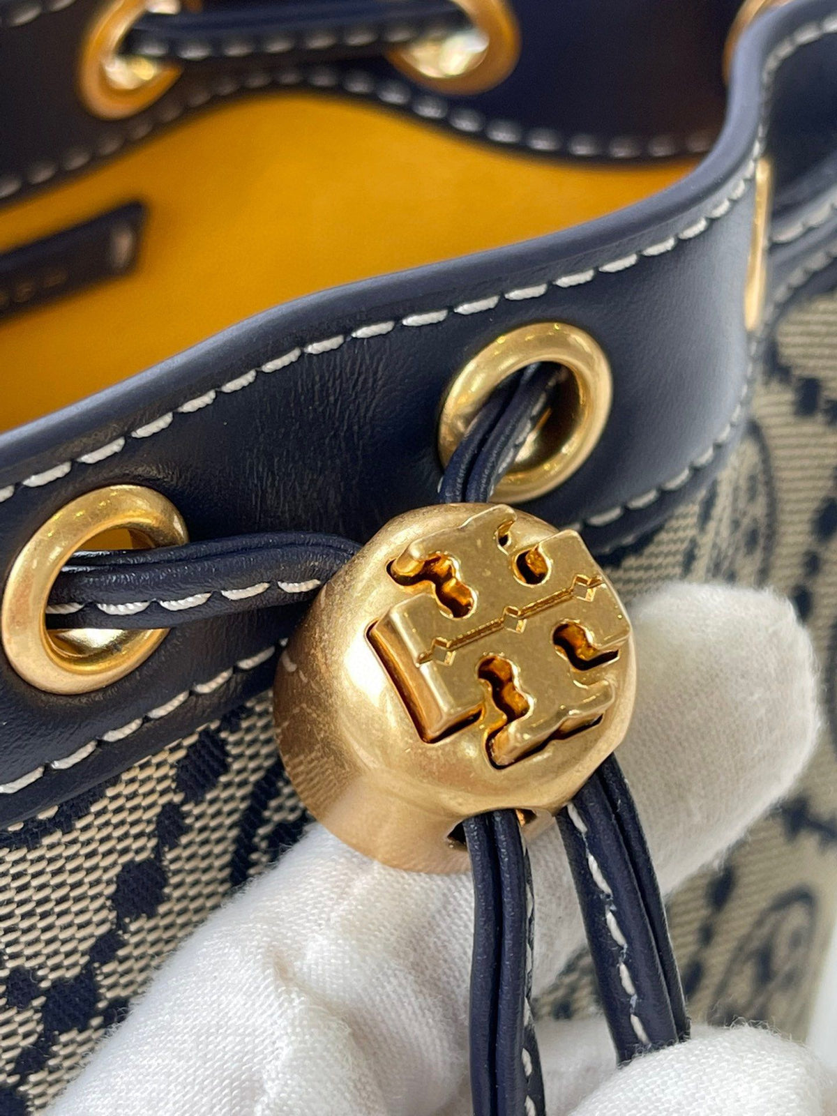 TORY BURCH TB Latest and Most Popular TMonogram Jacquard Drawstring Bucket Bag Logo Jacquard Double T Logo Women's Single Shoulder Crossbody Stray Bag Size: Length 16, Height 18.5, Width 11