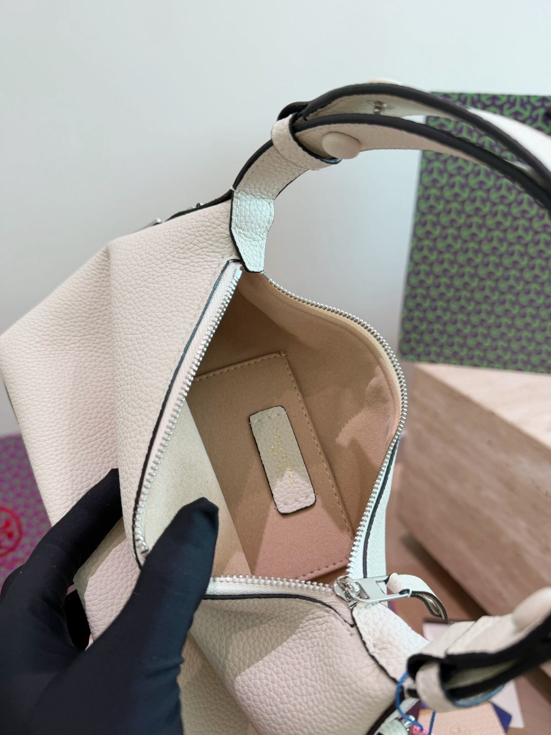 Comes with Toryburch gift box/lunch box package