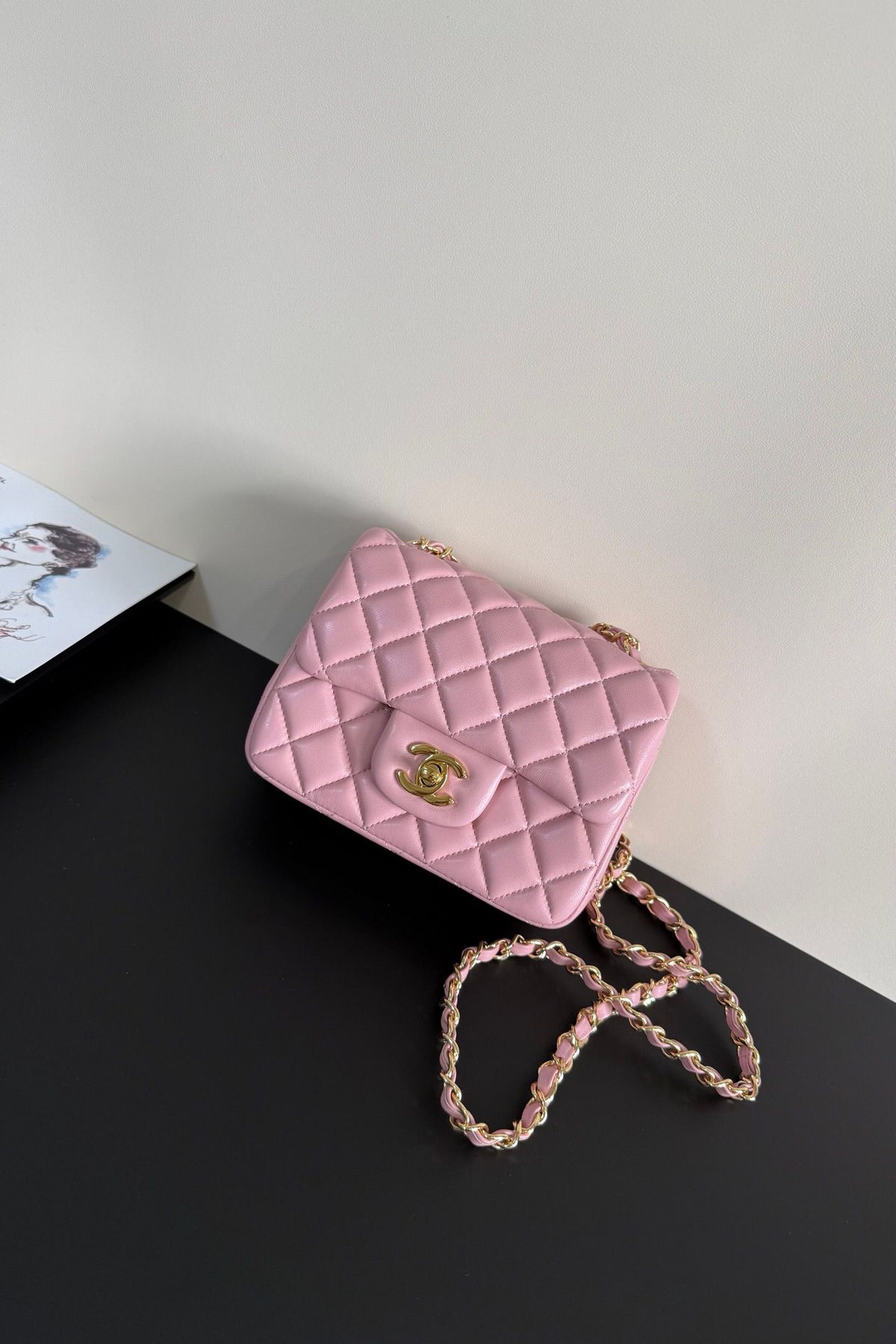 Pink gold buckle Classic Flap classic Cf square fat return is exquisite and durable. It is a timeless style that can be matched with anything.