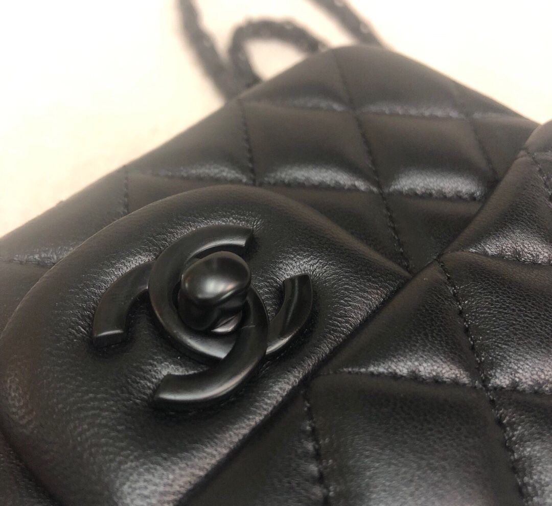 cm shipped, classic CF black gun hardware, classic full rhombus, imported sheepskin lining is also matching black lambskin, cool to the end, brand new upgraded version, super good leather, conscientious work, size 17cm p680