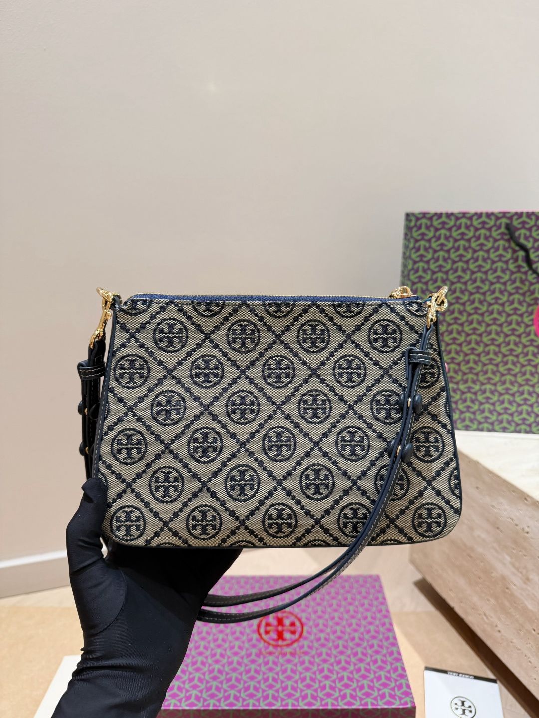 Tory Burch/Tory Burch Mahjong Bun is of moderate size Original order, custom made with origin label, imported fabric, super good texture and feel, durable and shiny hardware, non fading, single shoulder crossbody bag, fashionable and versatile, everything