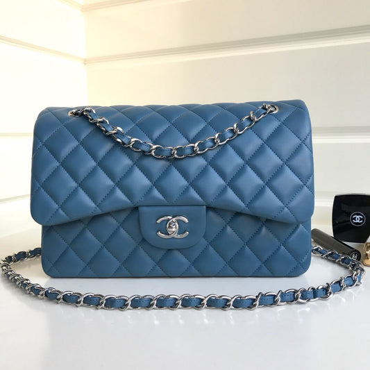 Upgraded version A1113 is too beautiful to have friends CF Classic diamond series Original lambskin small buckle version Professionally customized heavyweight hardware shoulder straps Handmade wiring Matching with same color lining Exquisite hot stamping