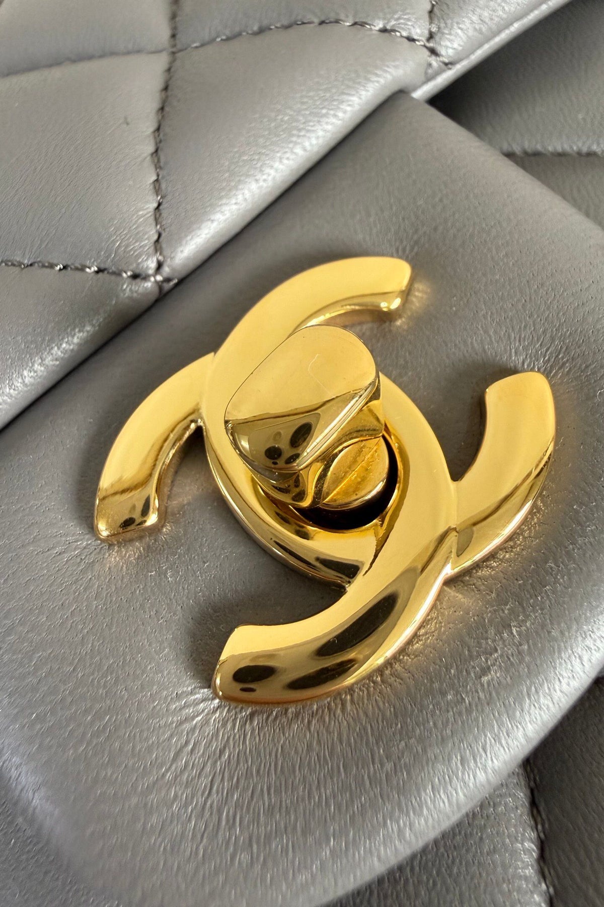 Upgraded version (full leather inside and outside) CF 20cm lambskin. Exclusive product in the market. Please see the pictures for leather details and workmanship. It is perfect. Welcome to compare. 116 Gray Gold