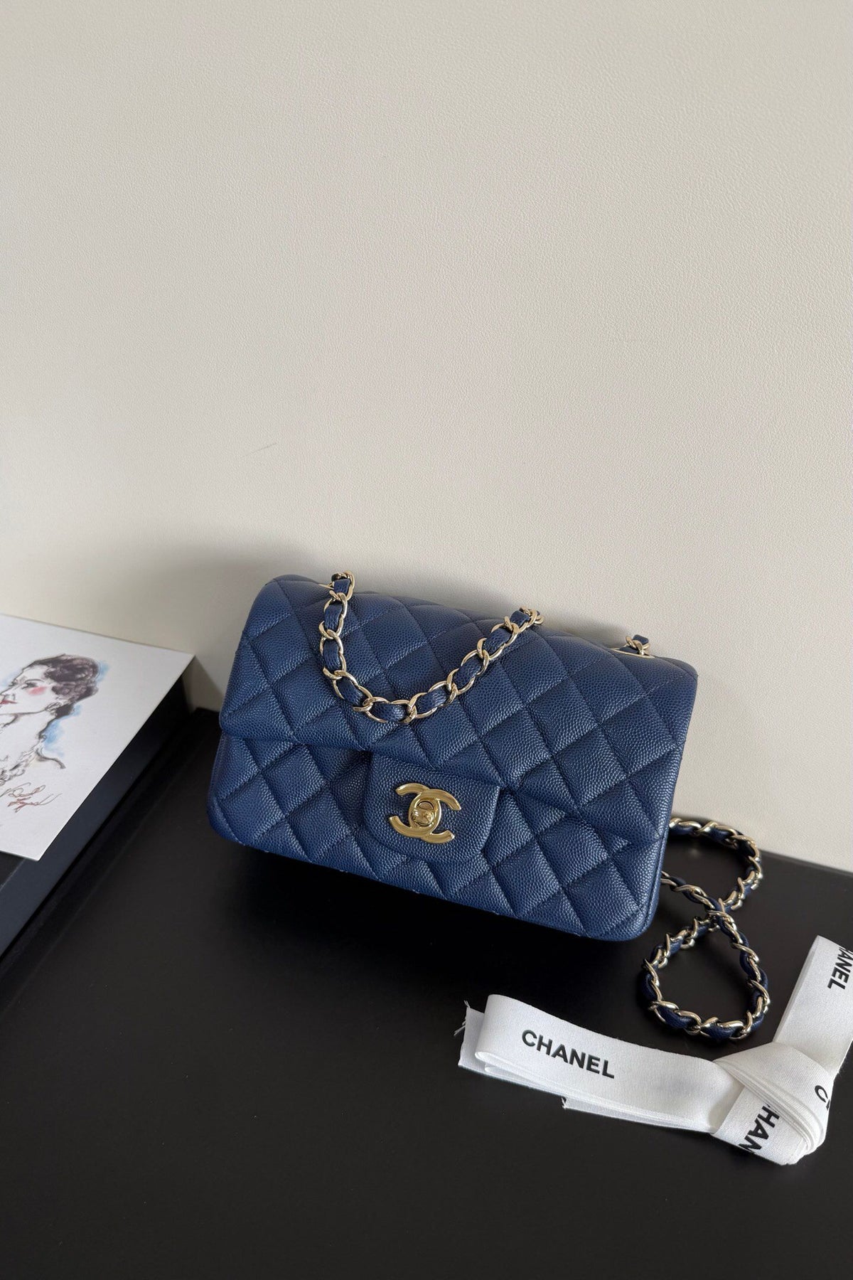 CF1116 new product fine ball pearlescent cowhide caviar (ball pattern) brand new upgraded version of the top original single item. Original leather imported from France. The fullness of the rhombus. The shape of the whole bag is particularly perfect in