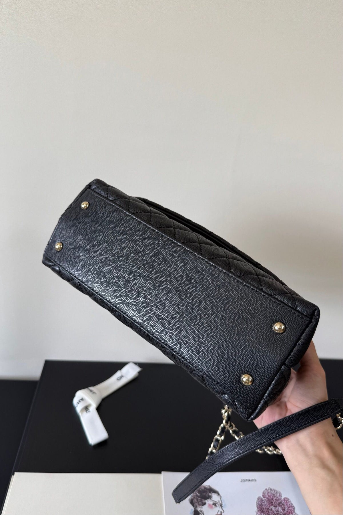 A184Coco handle top flip single shoulder chain handle bag, detachable shoulder strap, original cowhide soft to the touch, full copper hardware, size 28cm1150