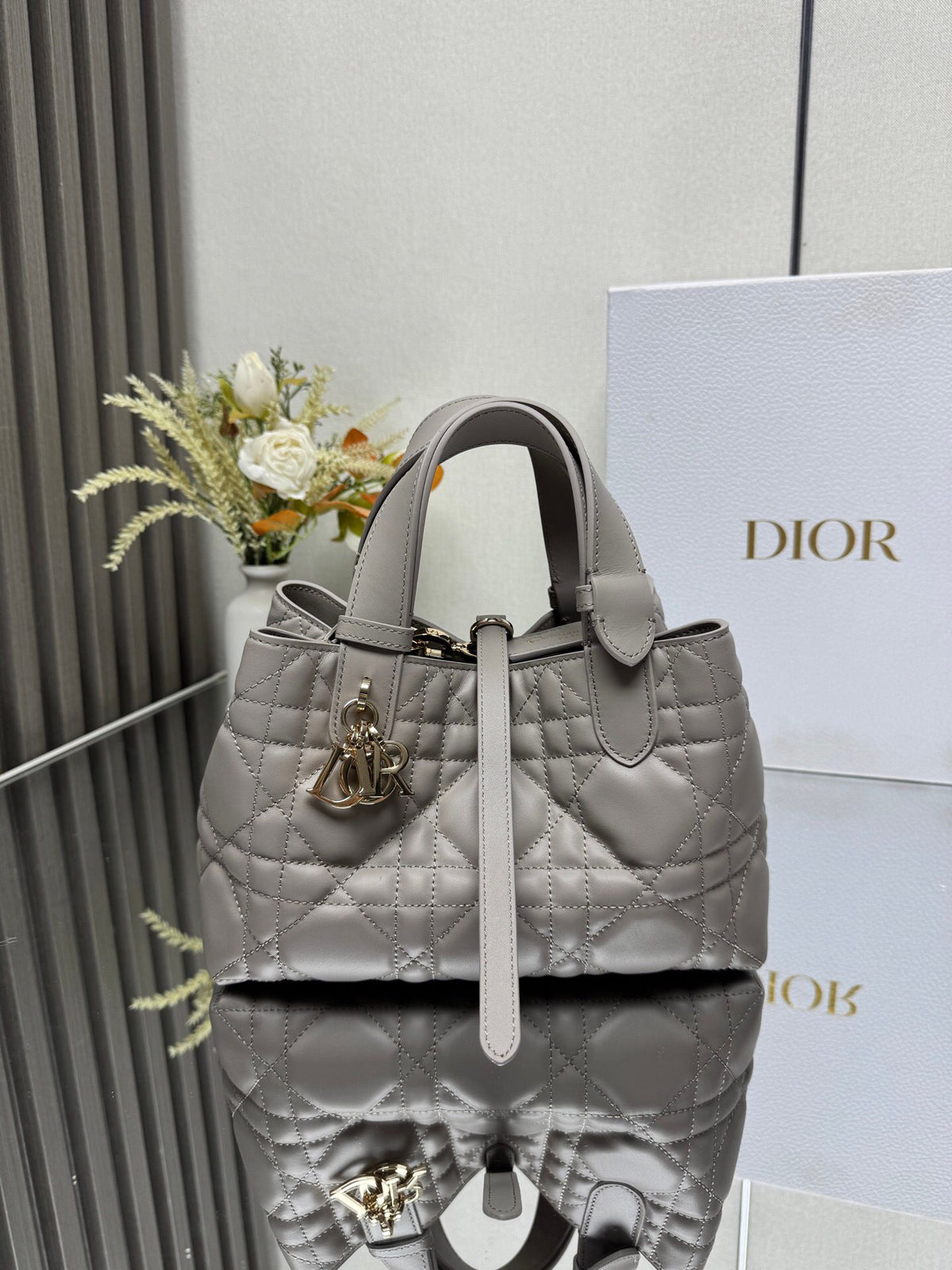 New Color TOUJOURS Handbag [New Color Gray Small]