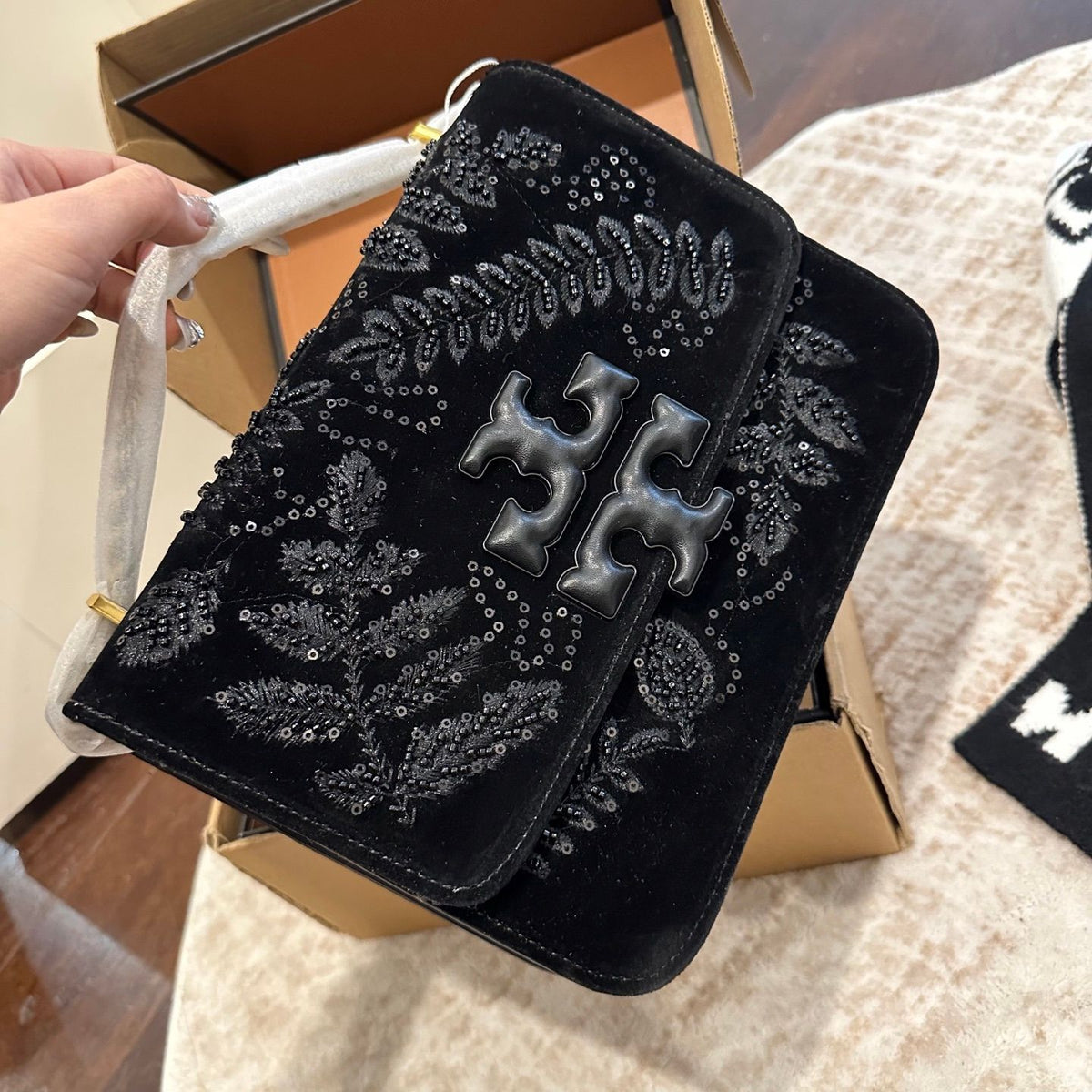 /360.00 Folding Gift Box Packaging Size 18cm/23cm