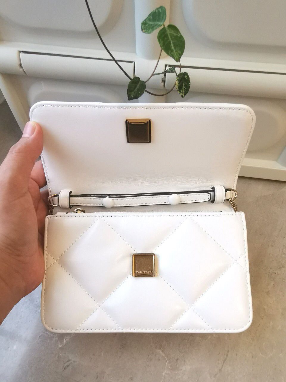 Number 516 TB158326 New Kira Mini Handheld Cloud Bag Diamond Fragrance Leather Large Diamond Grid Design retains Kira's original elegant style while adding a sense of fashion Size 17.511.54.5 158326