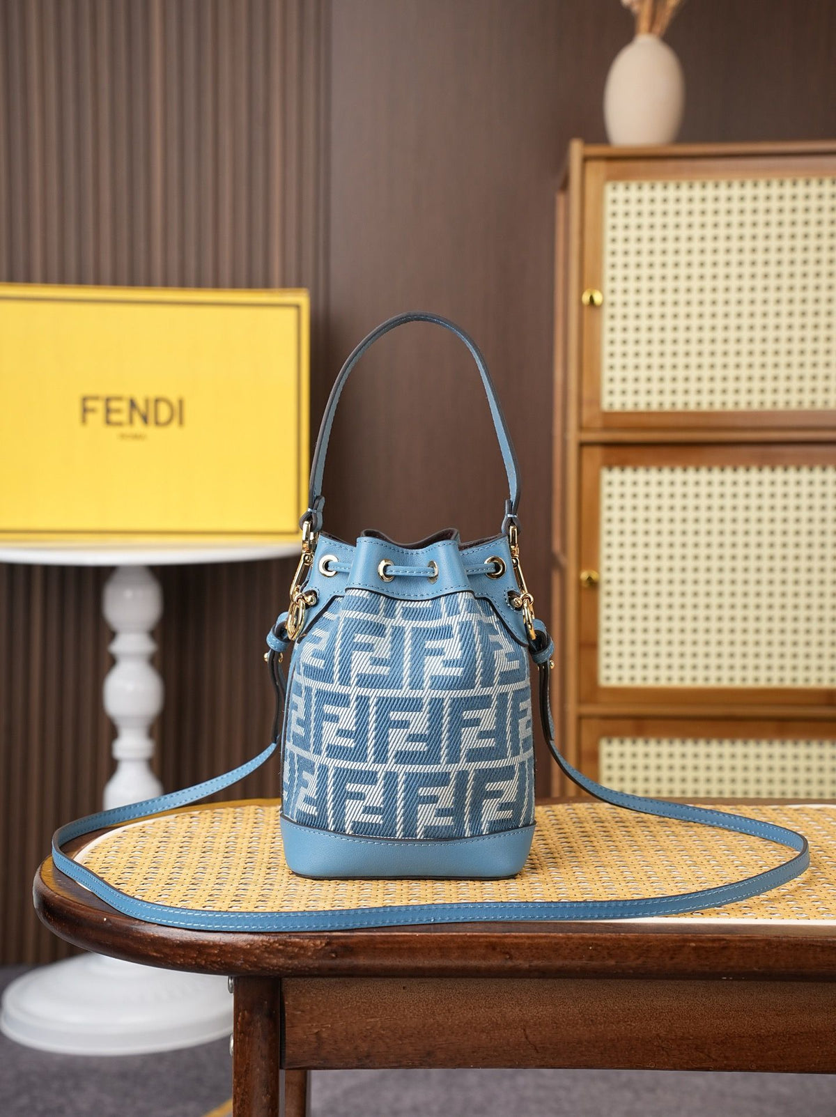Model 15010, blue, size 10x12x18cm, Mon Tresor bucket bag, featuring a brand new proportion, classic double F fabric paired with calfskin material, can be carried by hand or slung across the shoulder, vintage yet fashionable, practicality and appearance