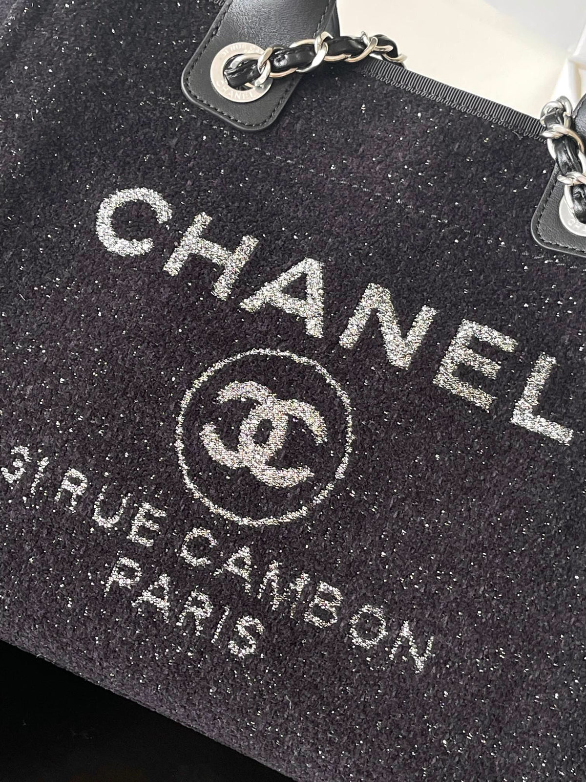 CHANEL26A small beach bag tweed silver wire + all steel hardware