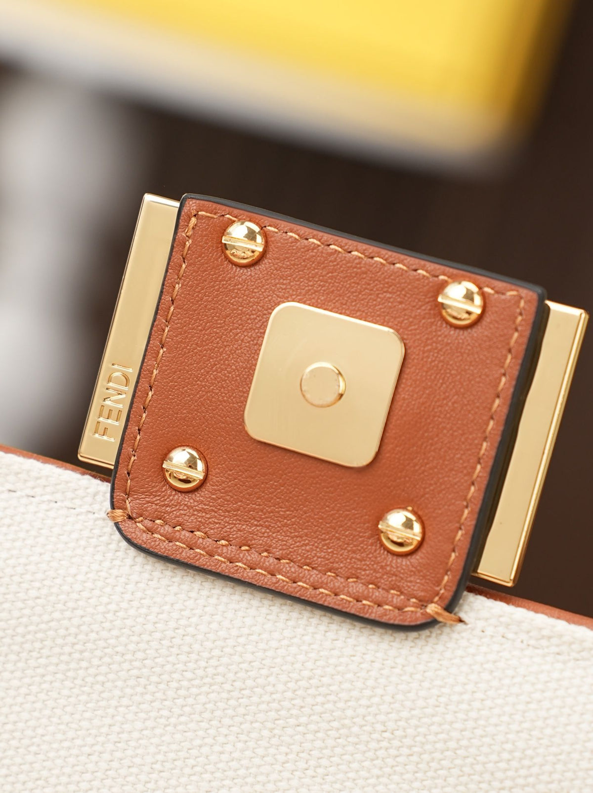 Model 6004, small size 20cm, FENDI's popular classic Baguette, crafted from high-quality canvas material, features double FF three-dimensional embroidery throughout the entire bag, creating an unparalleled texture. It comes with a detachable shoulder