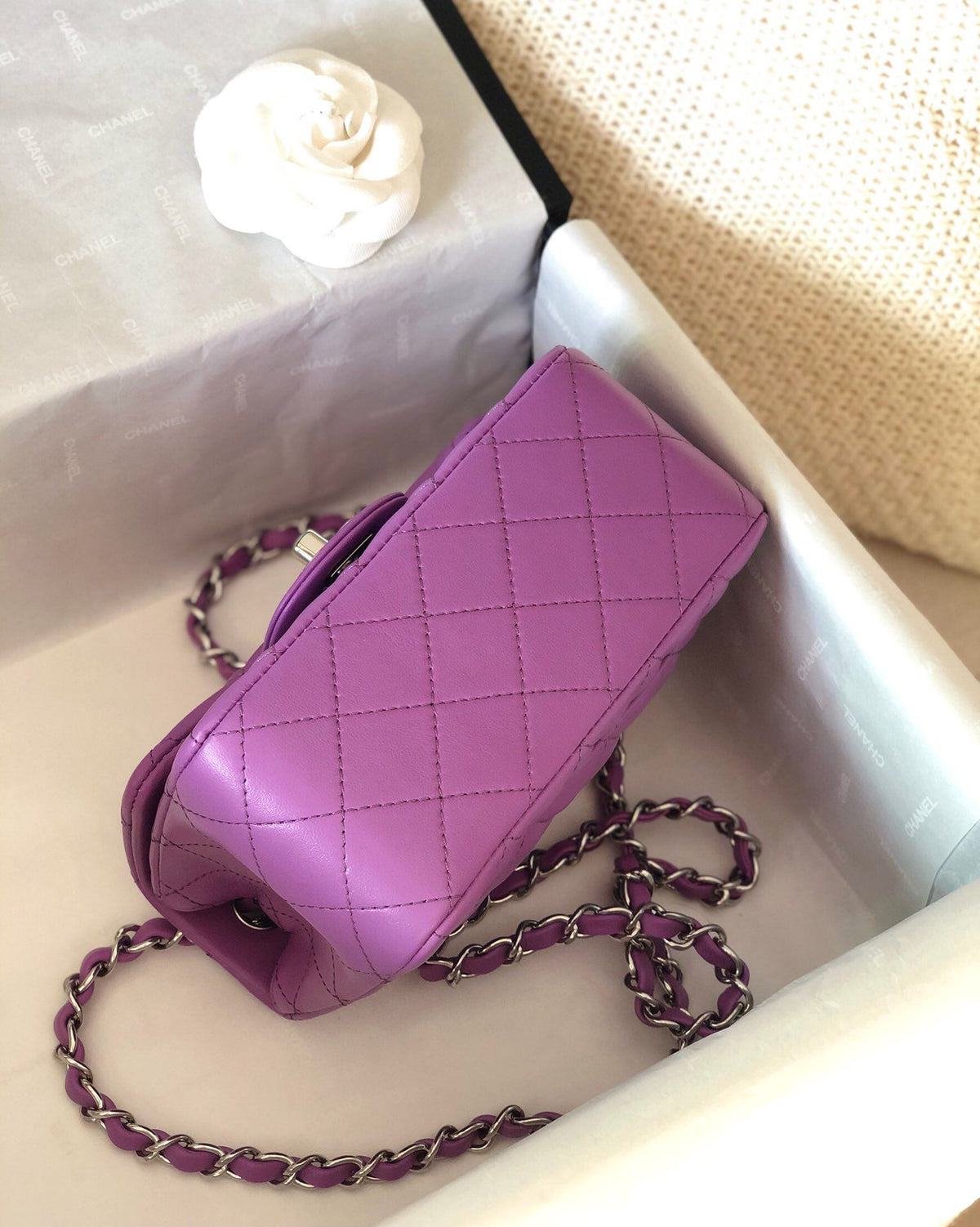Fang Fatzi Mini 17cm CF has a very feminine elegance and inherits classics. It is listed as the historical sales champion and is an indispensable piece in every pink fan’s wardrobe. 17cm650 Sheepskin