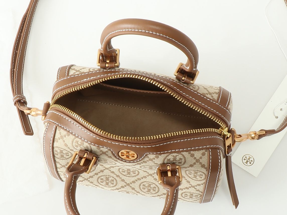 Top tier original small size in Guangzhou, original order quality, new product attention to details TORY BURCH T MONOGRAM mini jacquard wine barrel bag. This series uses woven jacquard fabric to create a charming and timeless style with unique stitching