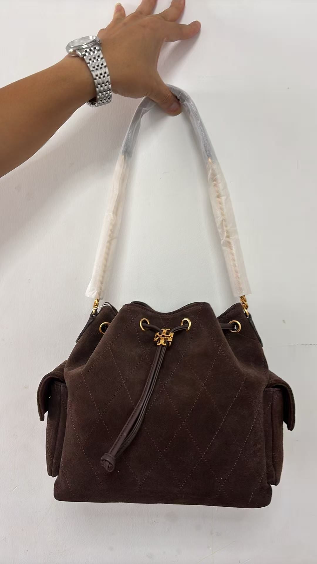 TORY BURCH is a super capable muntjac HoBo