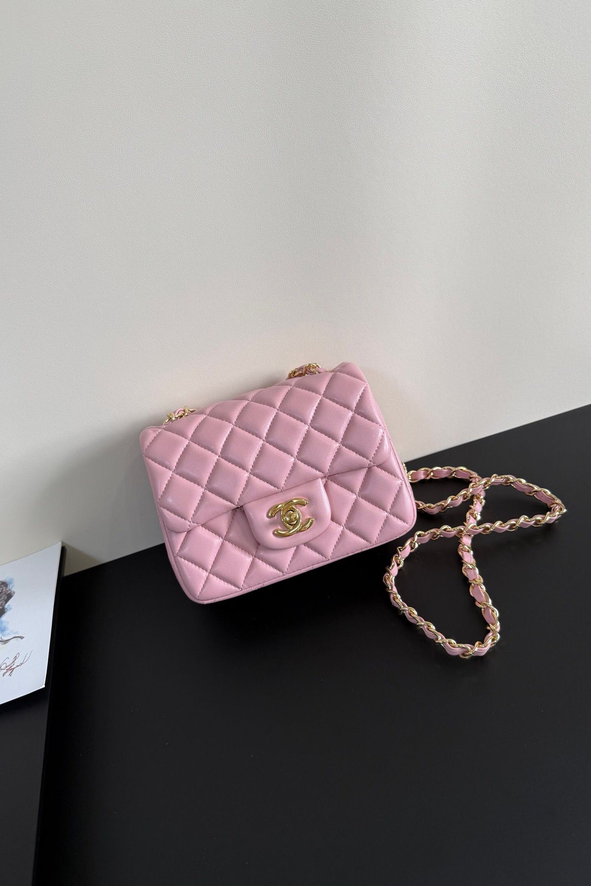 Pink gold buckle Classic Flap classic Cf square fat return is exquisite and durable. It is a timeless style that can be matched with anything.