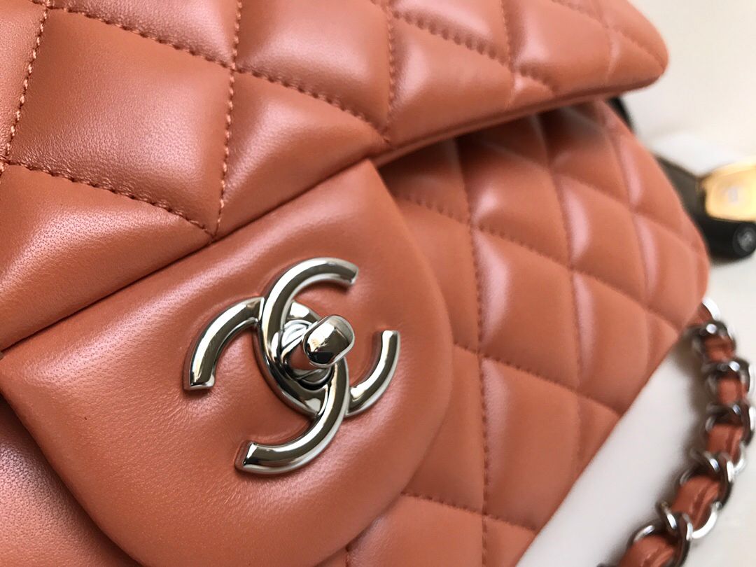 Upgraded version A1113 So beautiful that no one has friends CF Classic rhombus series Original lambskin small buckle version Professionally customized heavyweight hardware shoulder straps Handmade wiring Matching with same color lining Exquisite hot stamp